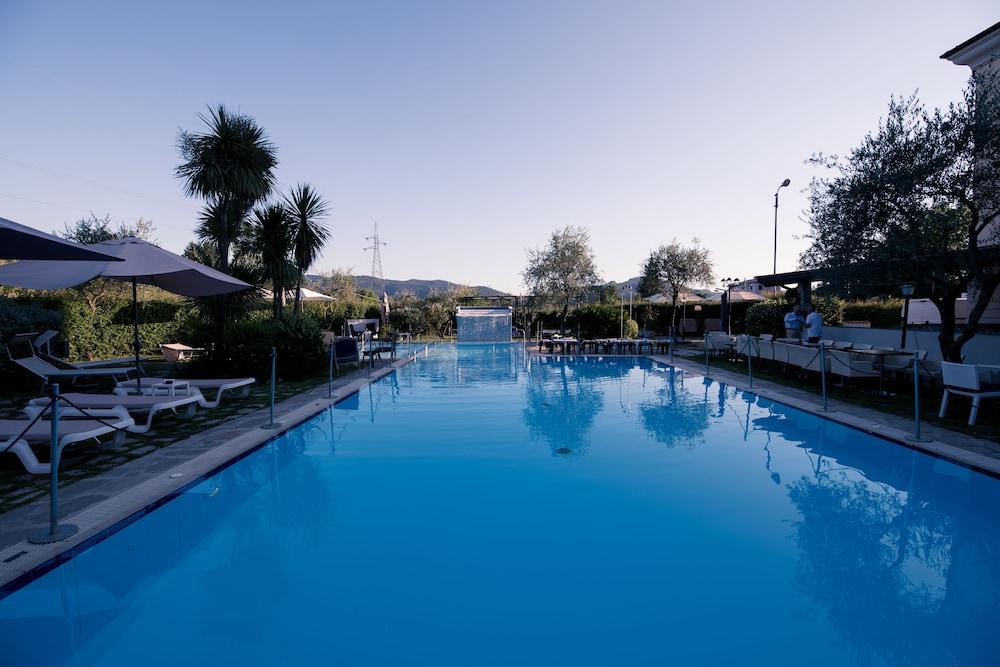 Santa Caterina Park Hotel Sarzana Bagian luar foto
