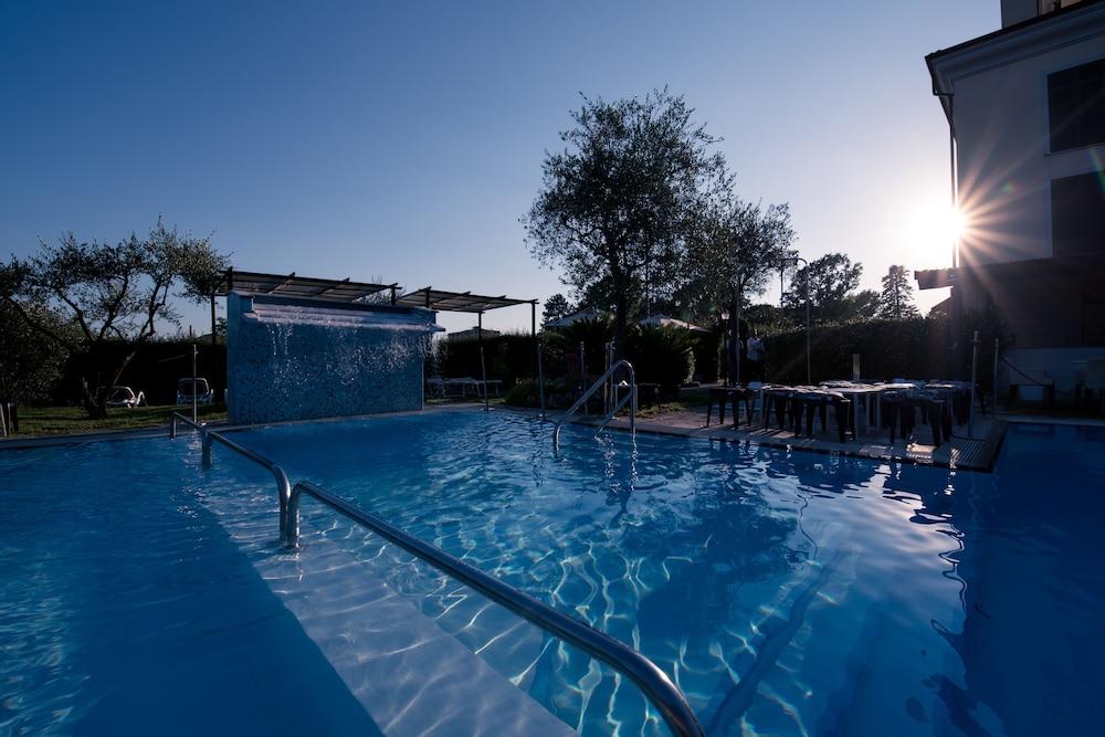 Santa Caterina Park Hotel Sarzana Bagian luar foto